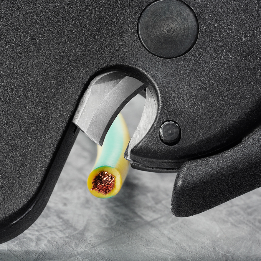 Pince à dénuder automatique 10mm² et à sertir les embouts de 0,25 à 4mm² KNIPEX - 1272190