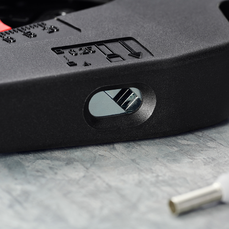 Pince à dénuder automatique 10mm² et à sertir les embouts de 0,25 à 4mm² KNIPEX - 1272190