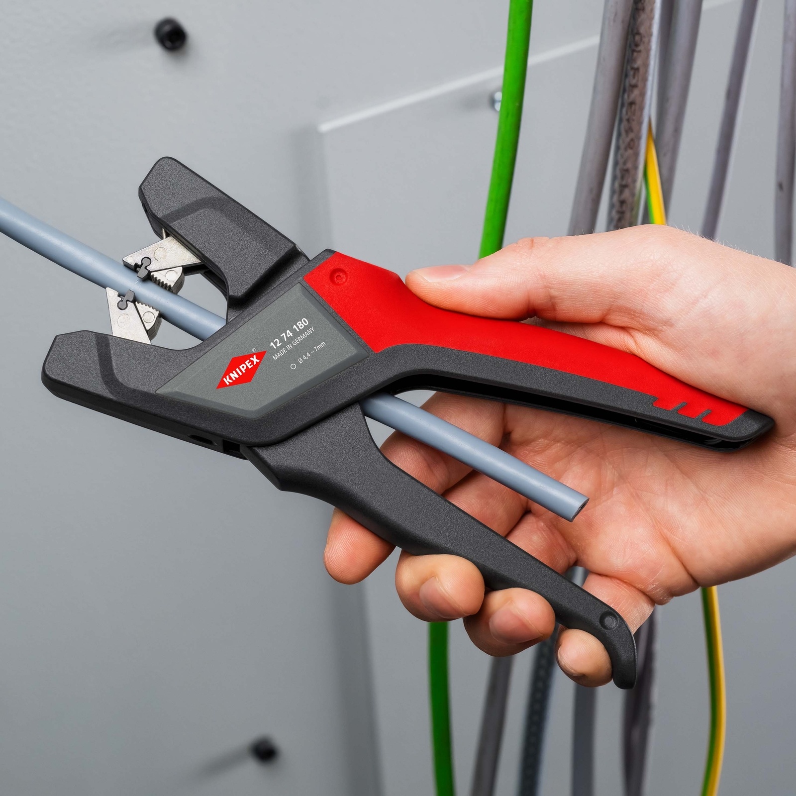 Pince à dégainer automatique câbles de données Ø4 4 à 7 5mm - 180mm - Bi-matière KNIPEX - 1274180