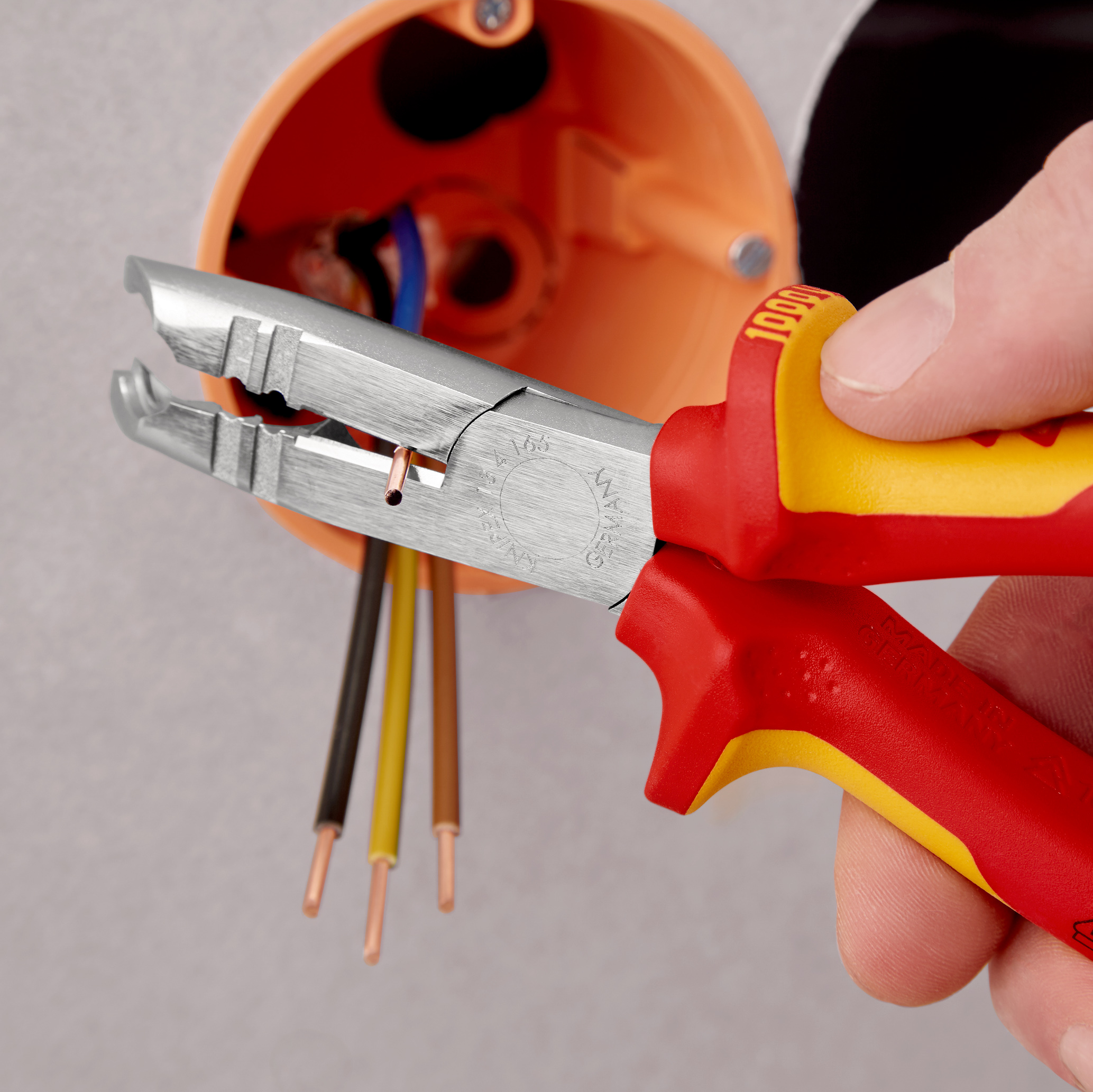 Pince à dégainer et à dénuder câbles ronds - 165mm Bi-matière Chromée 1000V - SC KNIPEX - 1346165SB