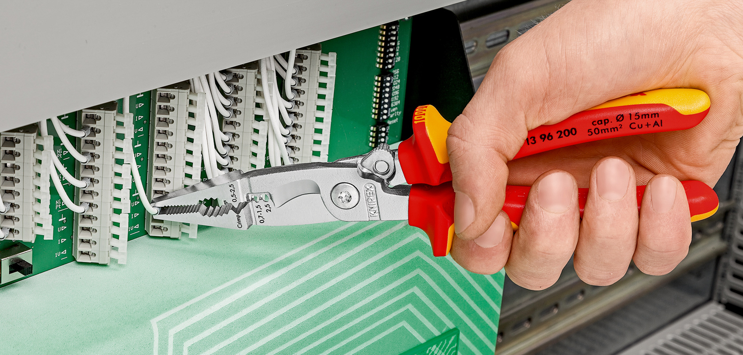 Pince multifonctions 6 outils en 1 - 200mm - Bi-matière - Chromée 1000V - Loquet KNIPEX - 1396200