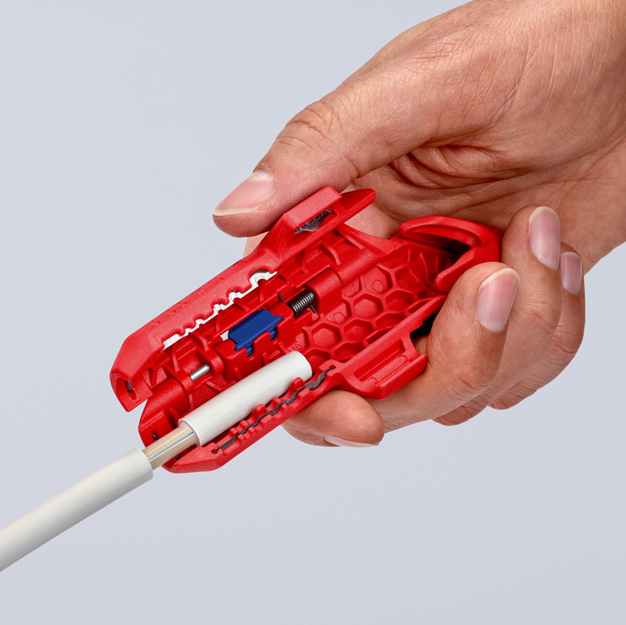 Outil universel à dégainer version droitier Ergostrip KNIPEX dénudage Ø 8 - 16 95 01 SB