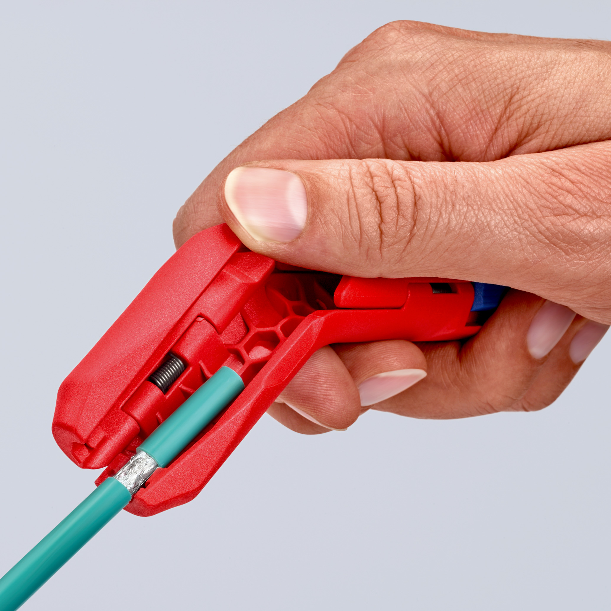 Outil universel à dégainer version droitier Ergostrip KNIPEX dénudage Ø 8 - 16 95 01 SB