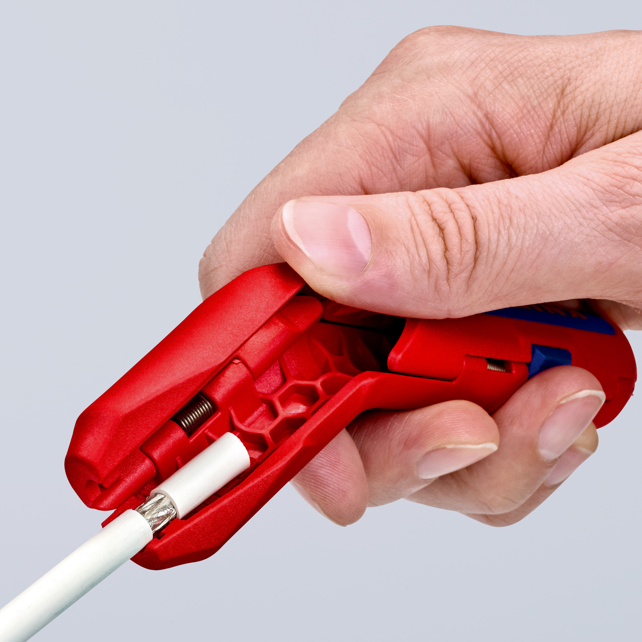 Outil universel à dégainer version droitier Ergostrip KNIPEX dénudage Ø 8 - 16 95 01 SB