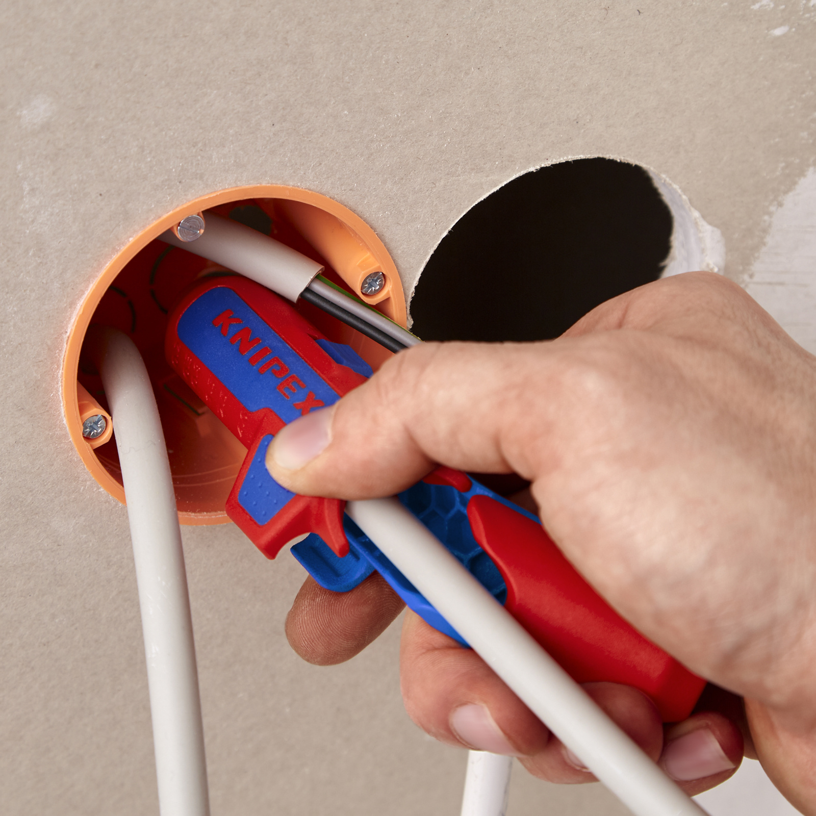 Outil à dénuder ERGOSTRIP PV - 135mm - Spécial câbles photovoltaïques 4 / 6mm² KNIPEX - 169503SB
