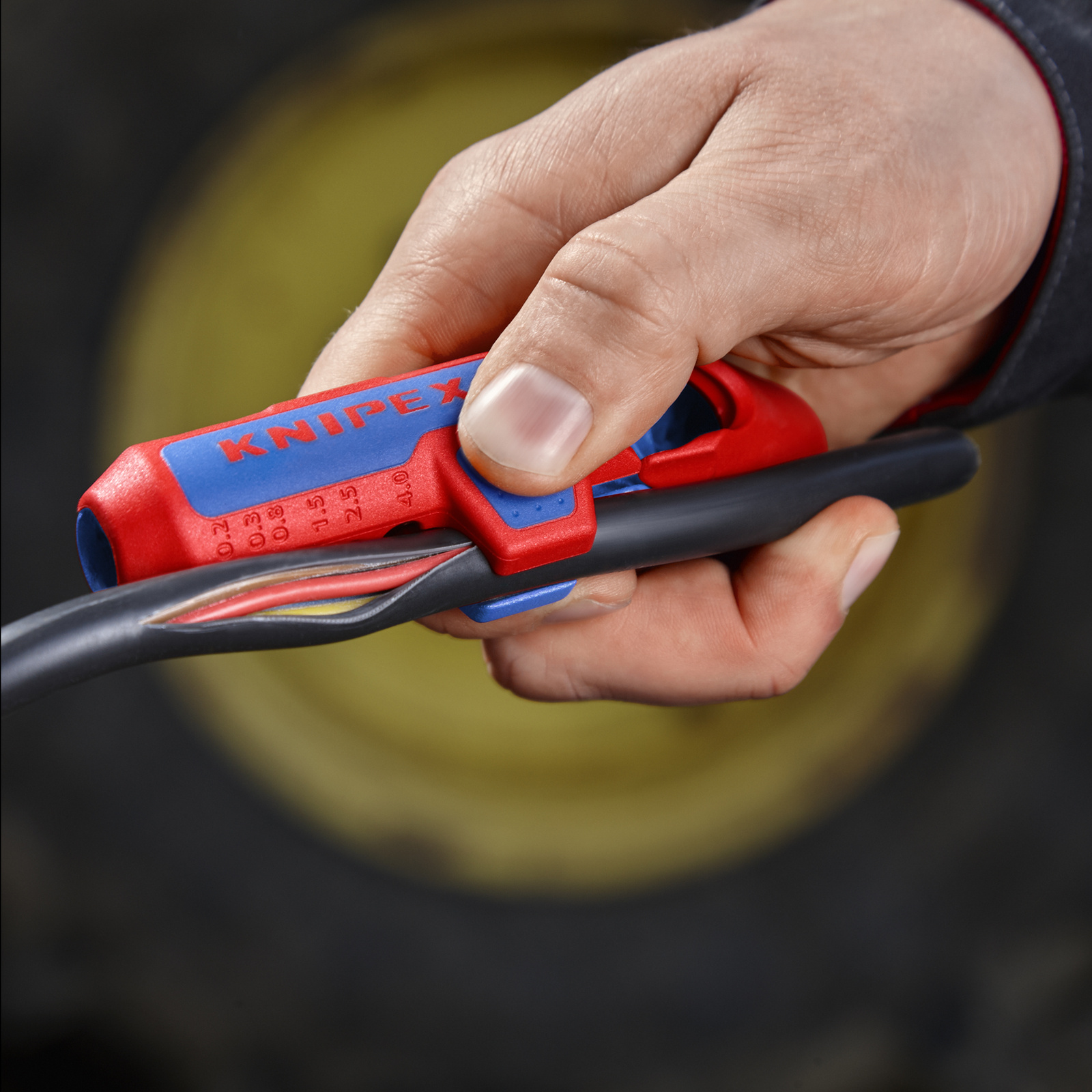Outil à dénuder ERGOSTRIP PV - 135mm - Spécial câbles photovoltaïques 4 / 6mm² KNIPEX - 169503SB