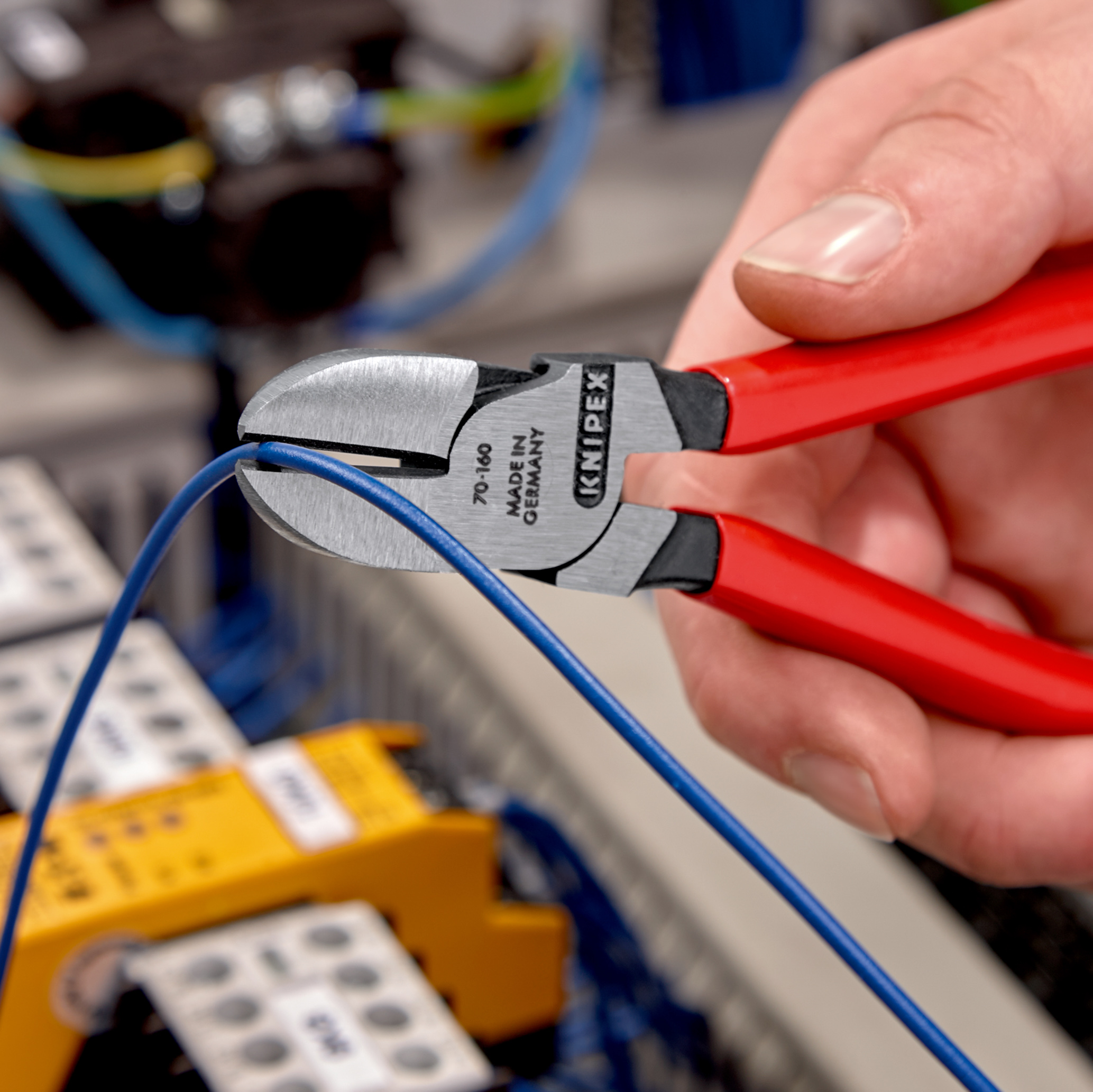 Pince coupante de côté 160mm gaine pvc KNIPEX coupe acier Ø 3mm - 70 01 160 EAN