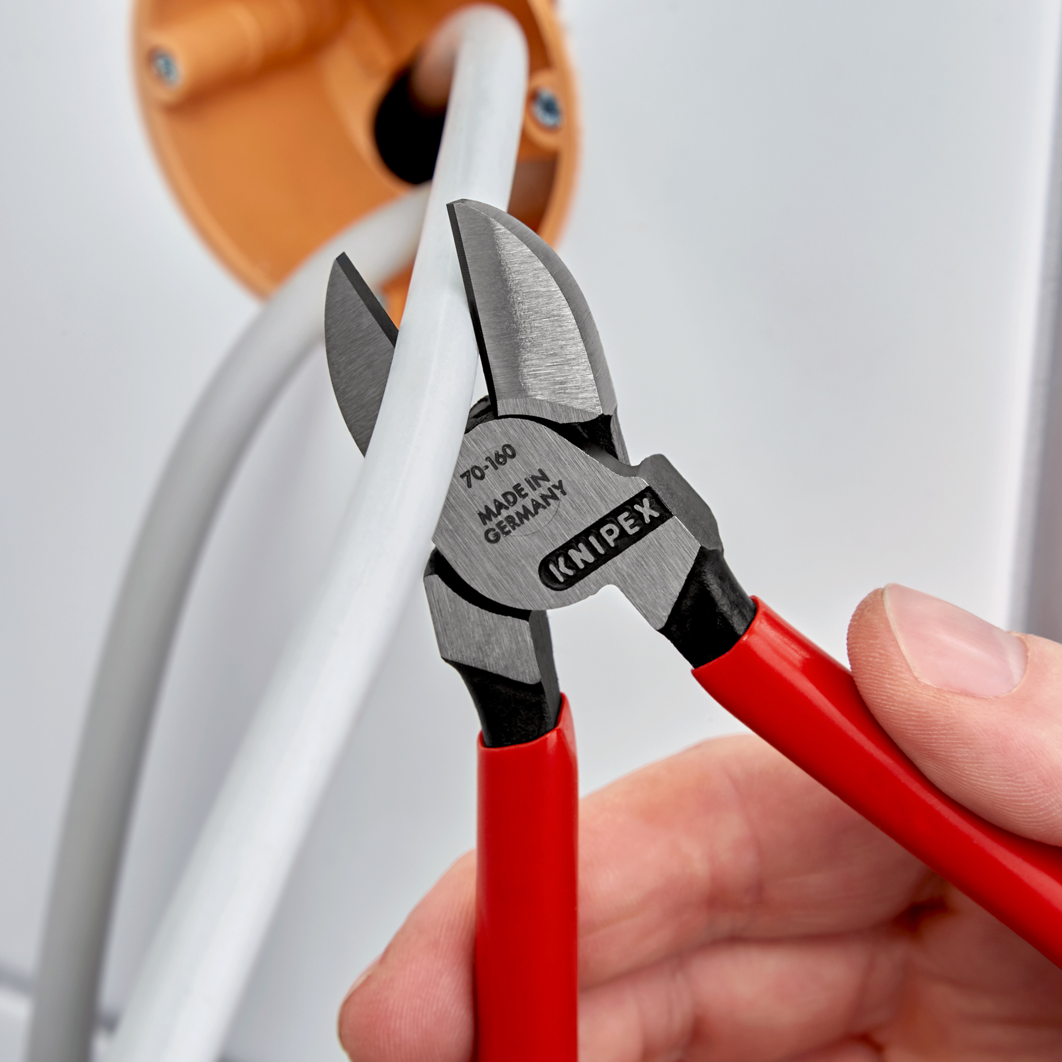 Pince coupante de côté multiusage 160mm - Tête étroite - Gainage PVC - 62 HRC KNIPEX - 7001160