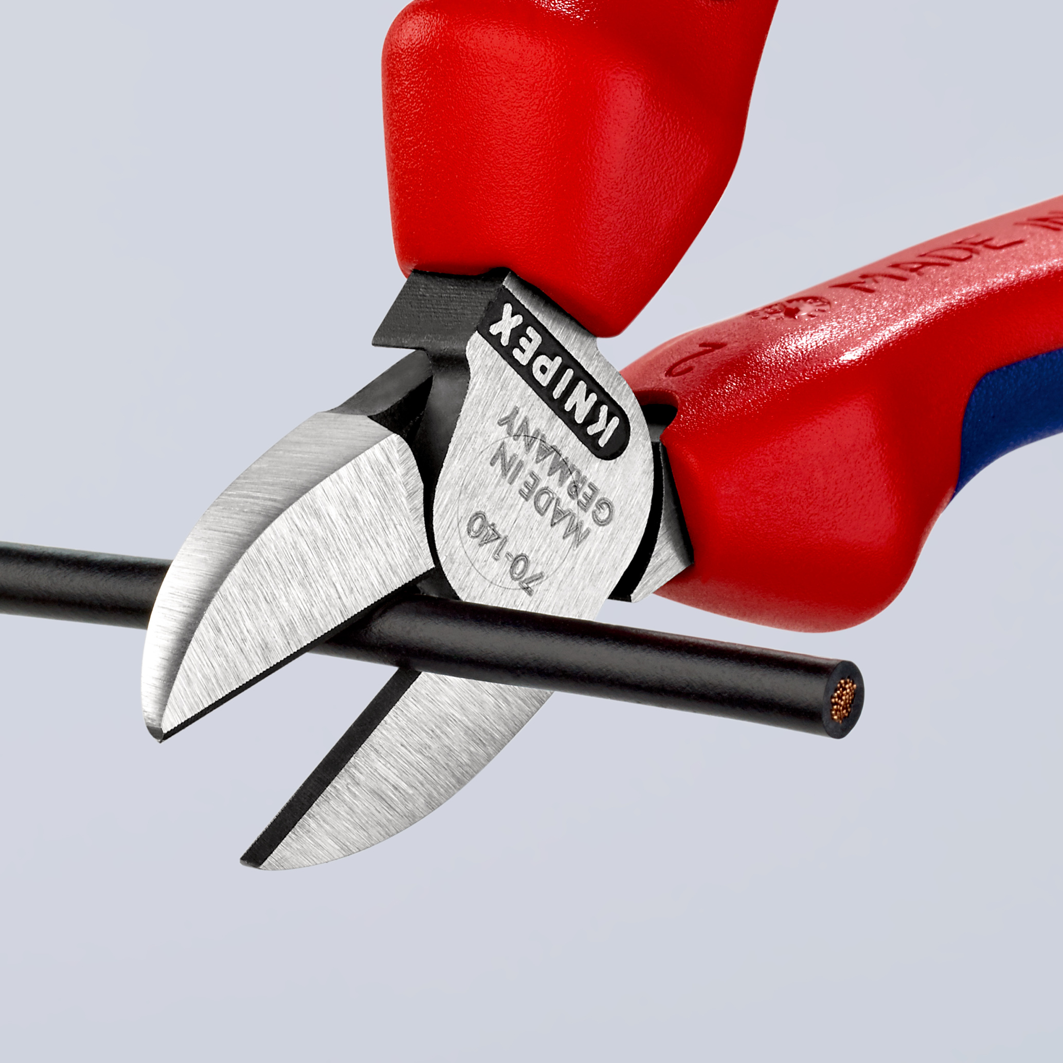 Pince coupante de côté multiusage 140mm - Tête étroite - Bi-matière - 62 HRC KNIPEX - 7002140