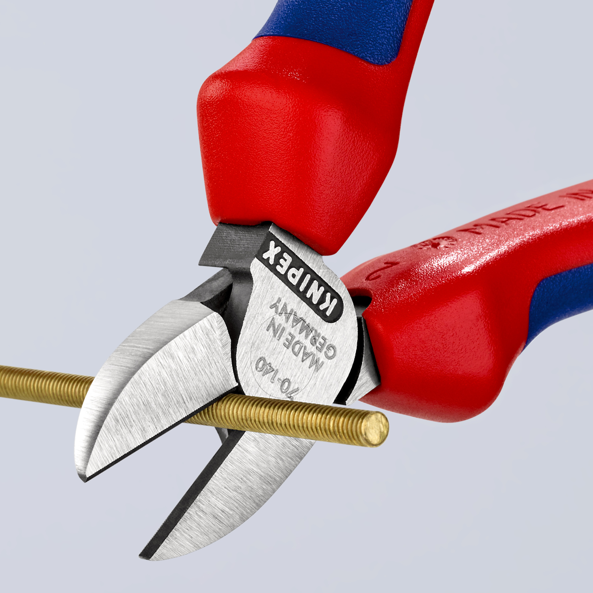 Pince coupante de côté multiusage 140mm - Tête étroite - Bi-matière - 62 HRC KNIPEX - 7002140