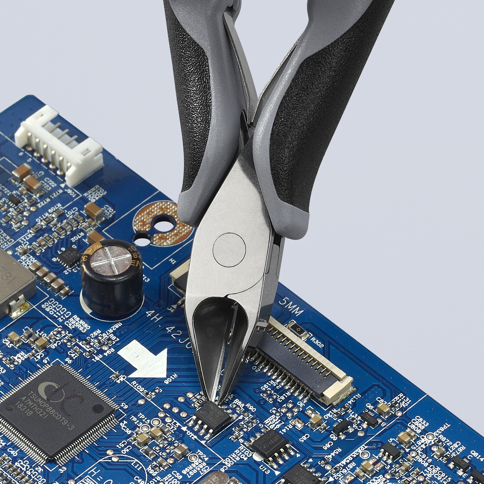 Pinces coupantes de côté pour l’électronique ESD avec gaines bi-matière 130 mm KNIPEX - 7742130ESD