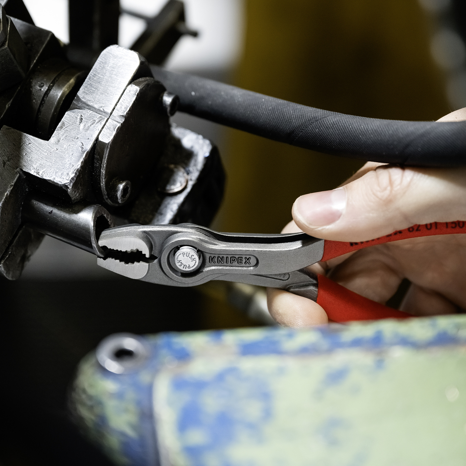 Pince multiprise frontale et latérale Twingrip 150mm - Gainage PVC - Tête polie KNIPEX - 8201150