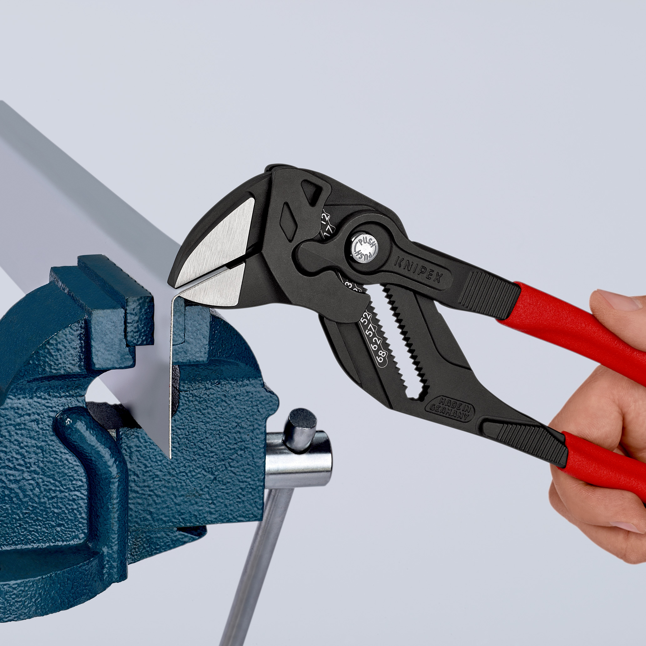 Pince cle 300mm brunie gaine pvc KNIPEX - 86 01 300 SB