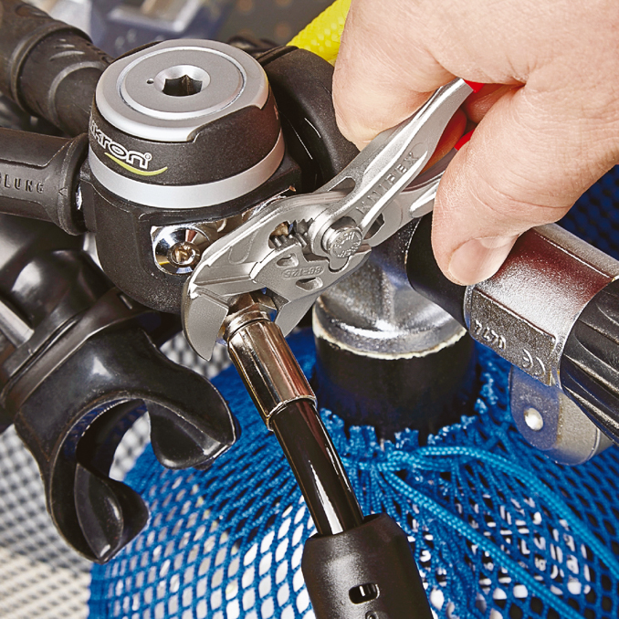 Pince cle 125mm chrome gaine pvc KNIPEX - 86 03 125