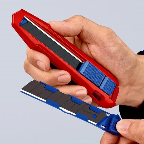 Cutter universel CutiX 165 mm avec barre stabilisatrice - 2 lames de rechange KNIPEX - 9010165BK