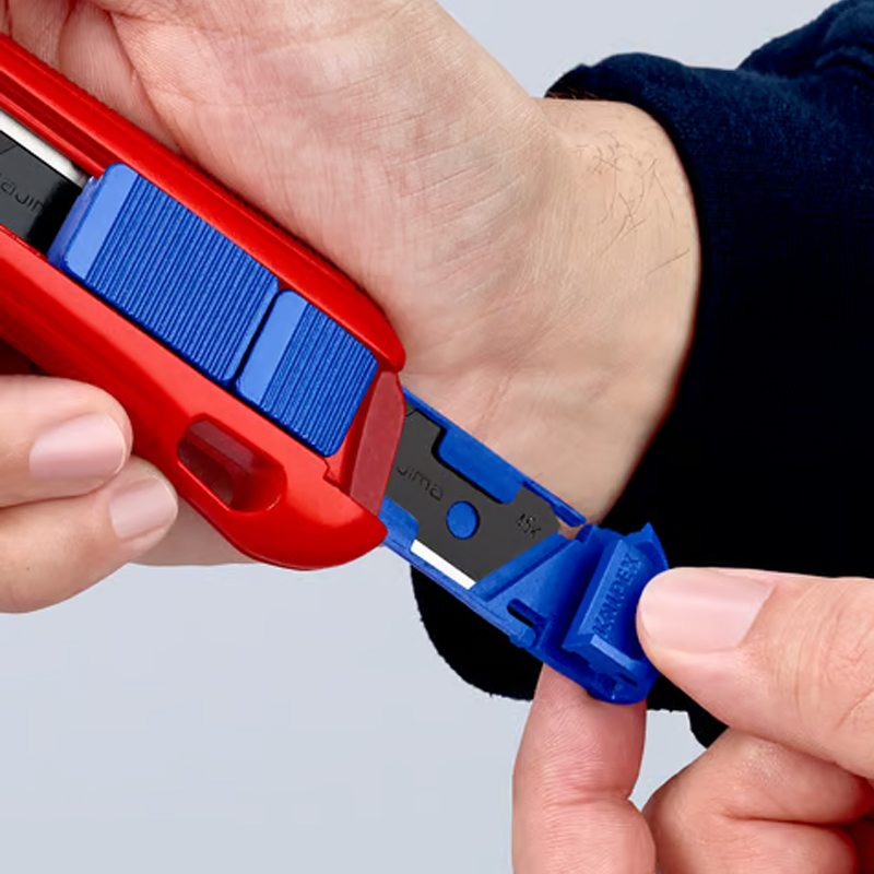 Cutter universel CutiX 165 mm avec barre stabilisatrice - 2 lames de rechange KNIPEX - 9010165BK
