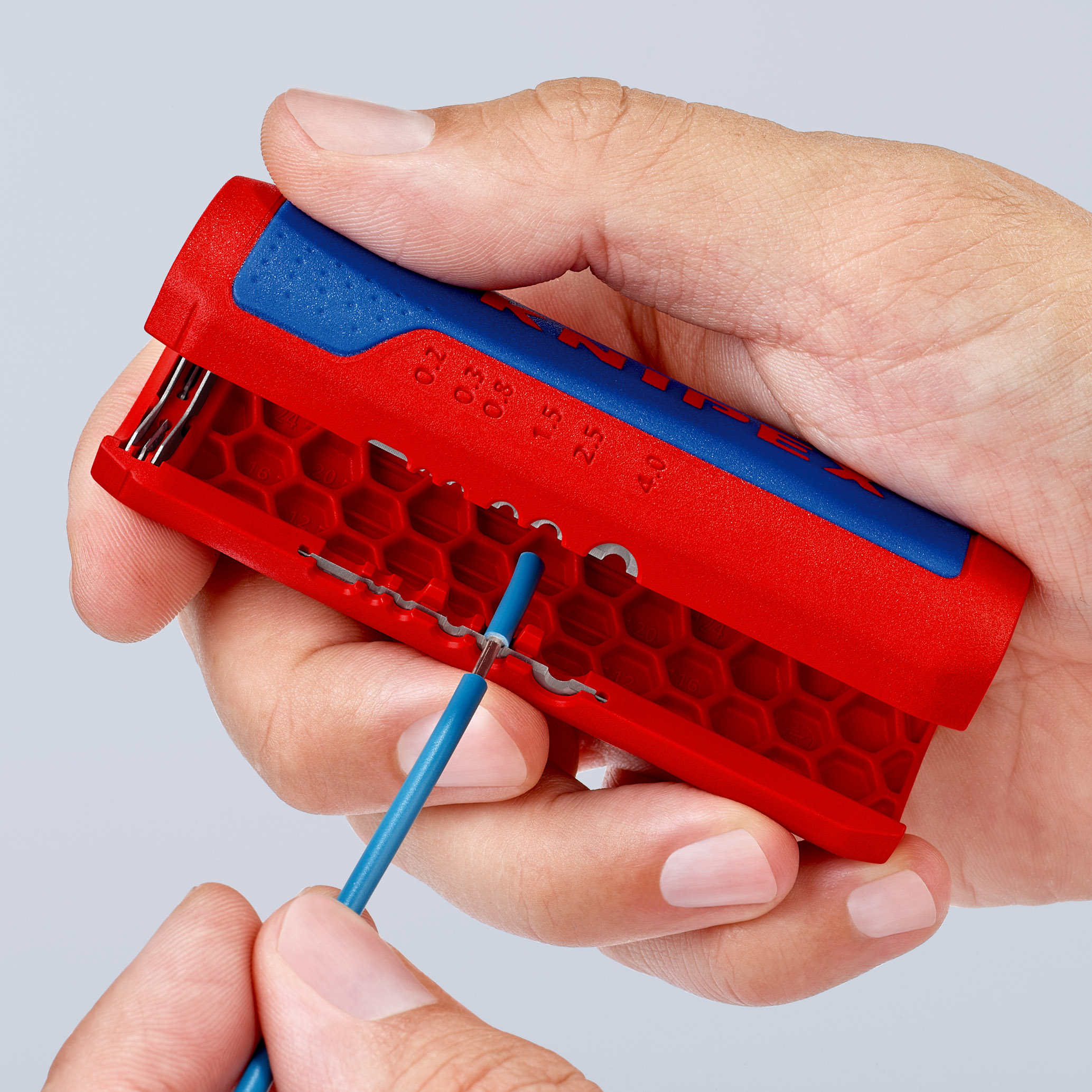 Coupe-gaines twistcut avec denudage KNIPEX - 90 22 02 SB