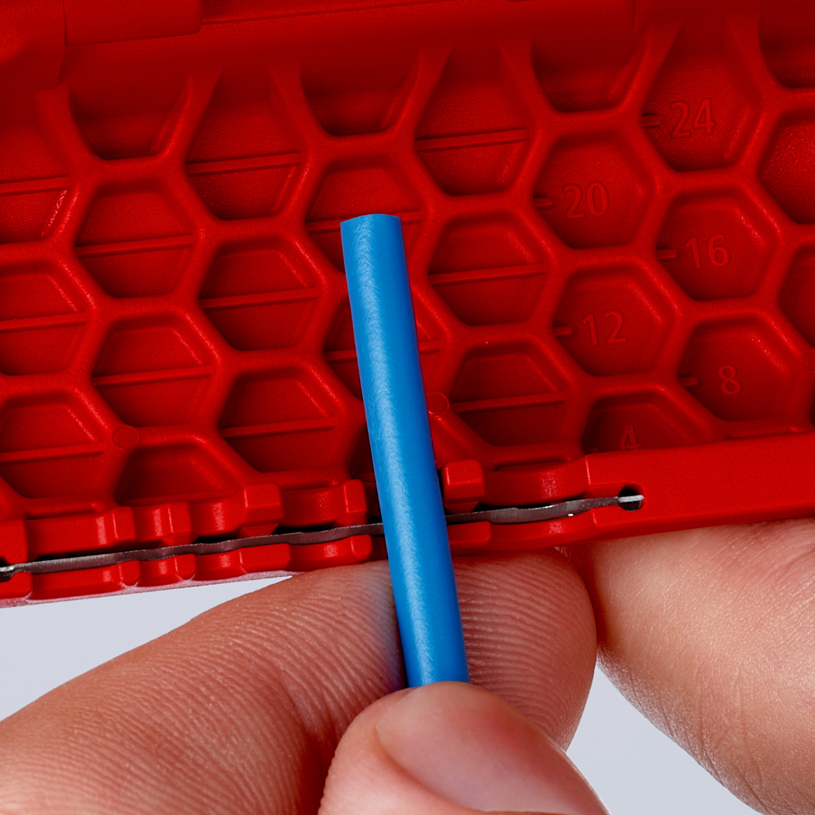 Coupe-gaines twistcut avec denudage KNIPEX - 90 22 02 SB