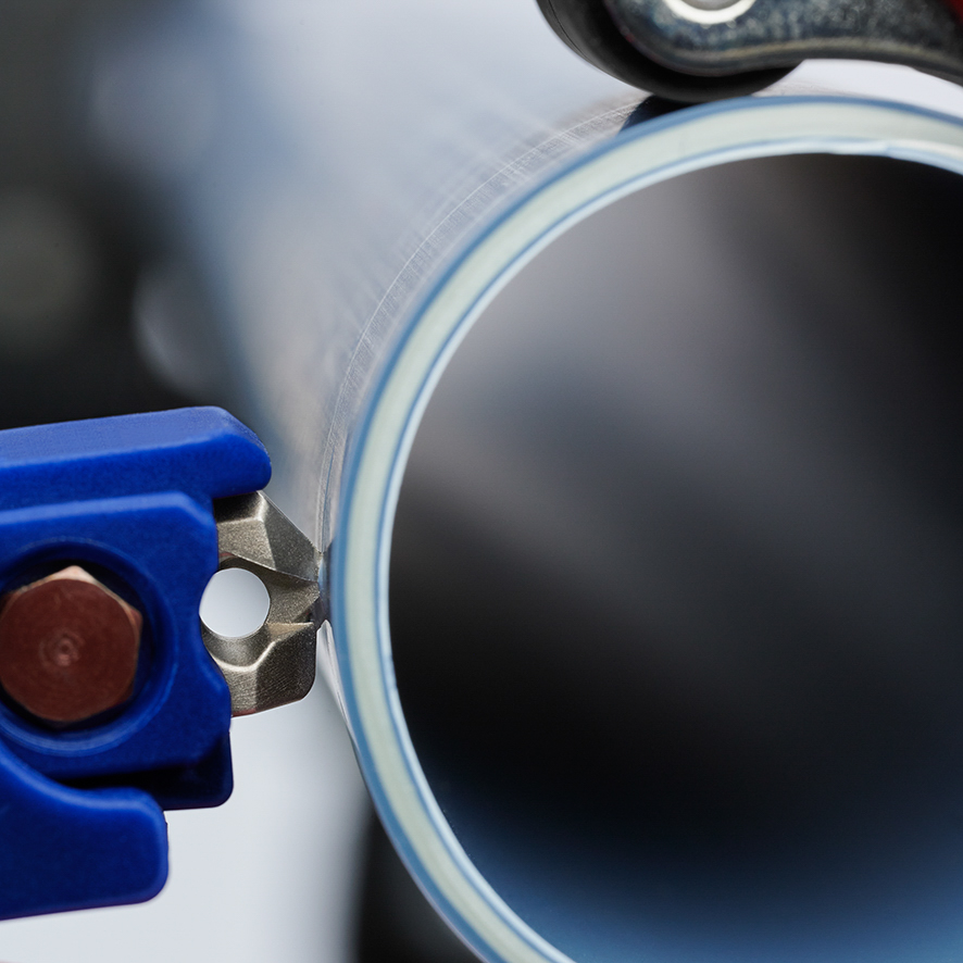 Coupe tubes DP50 pour tubes plastique D32/40/50mm - Fonction chanfrein KNIPEX - 902301BK