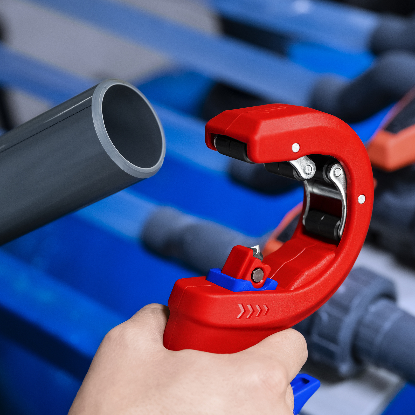 Coupe-tubes DPT50 - 200mm - pour tubes PVC Ø 32/40/50mm - Coupe et chanfreine KNIPEX - 902302BK
