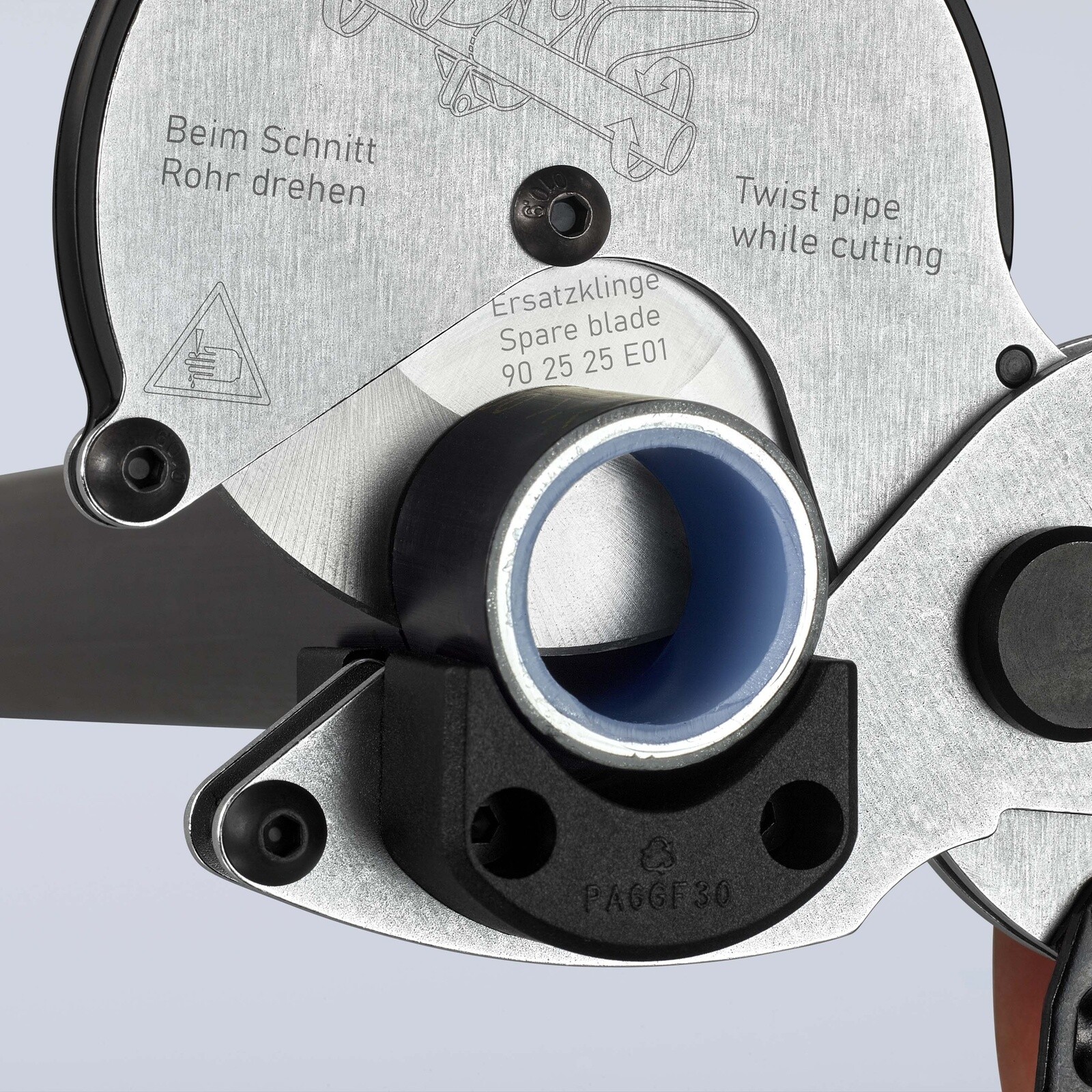 Coupe-tubes multicouches / PE - Ø 26mm max - sans déformation grâce à sa molette KNIPEX - 902525
