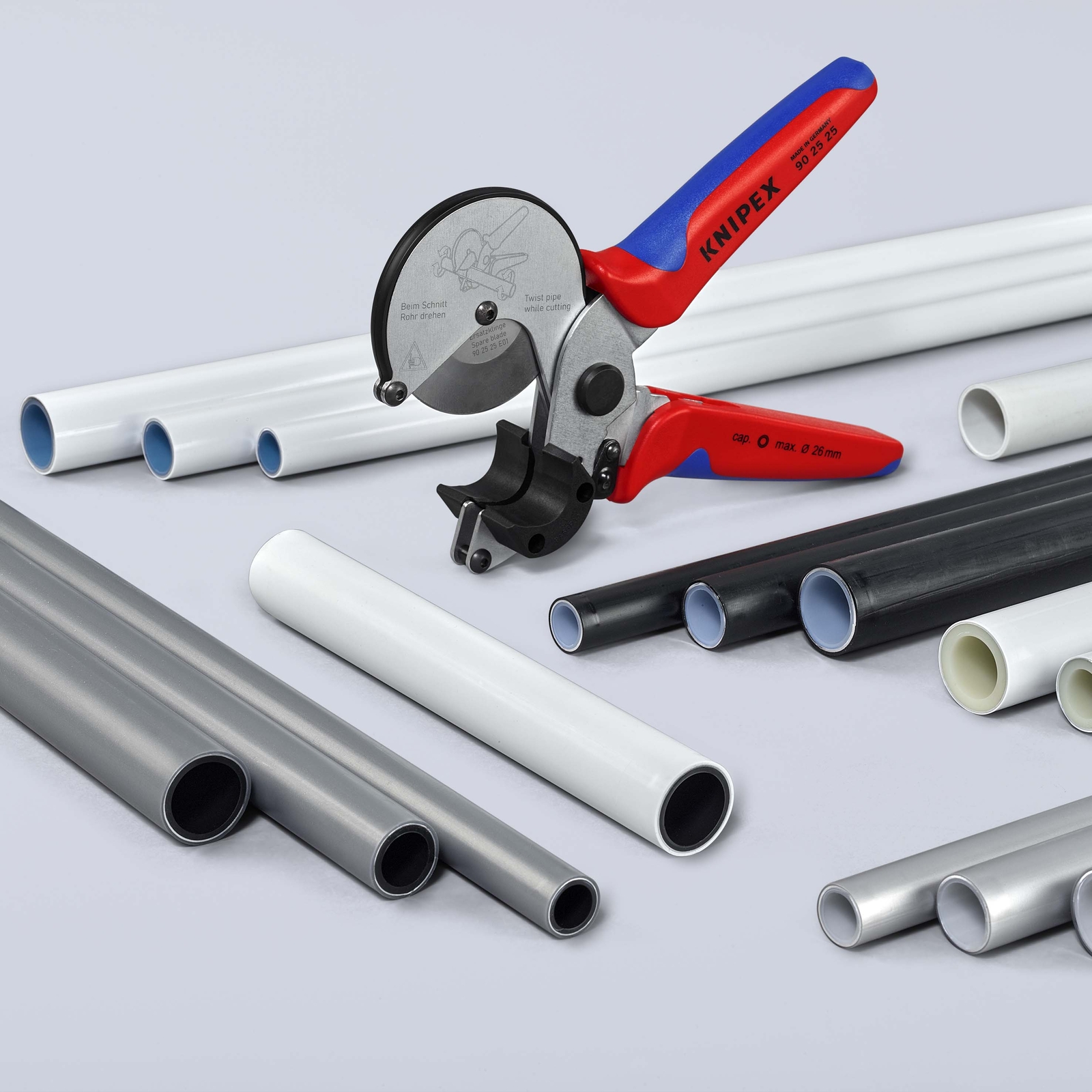 Coupe-tubes multicouches / PE - Ø 26mm max - sans déformation grâce à sa molette KNIPEX - 902525
