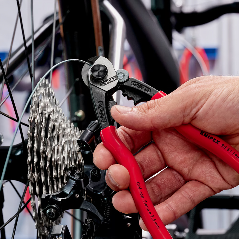 Coupe-câbles acier sertit embouts et capuchons de manière conforme - KNIPEX - 9561190