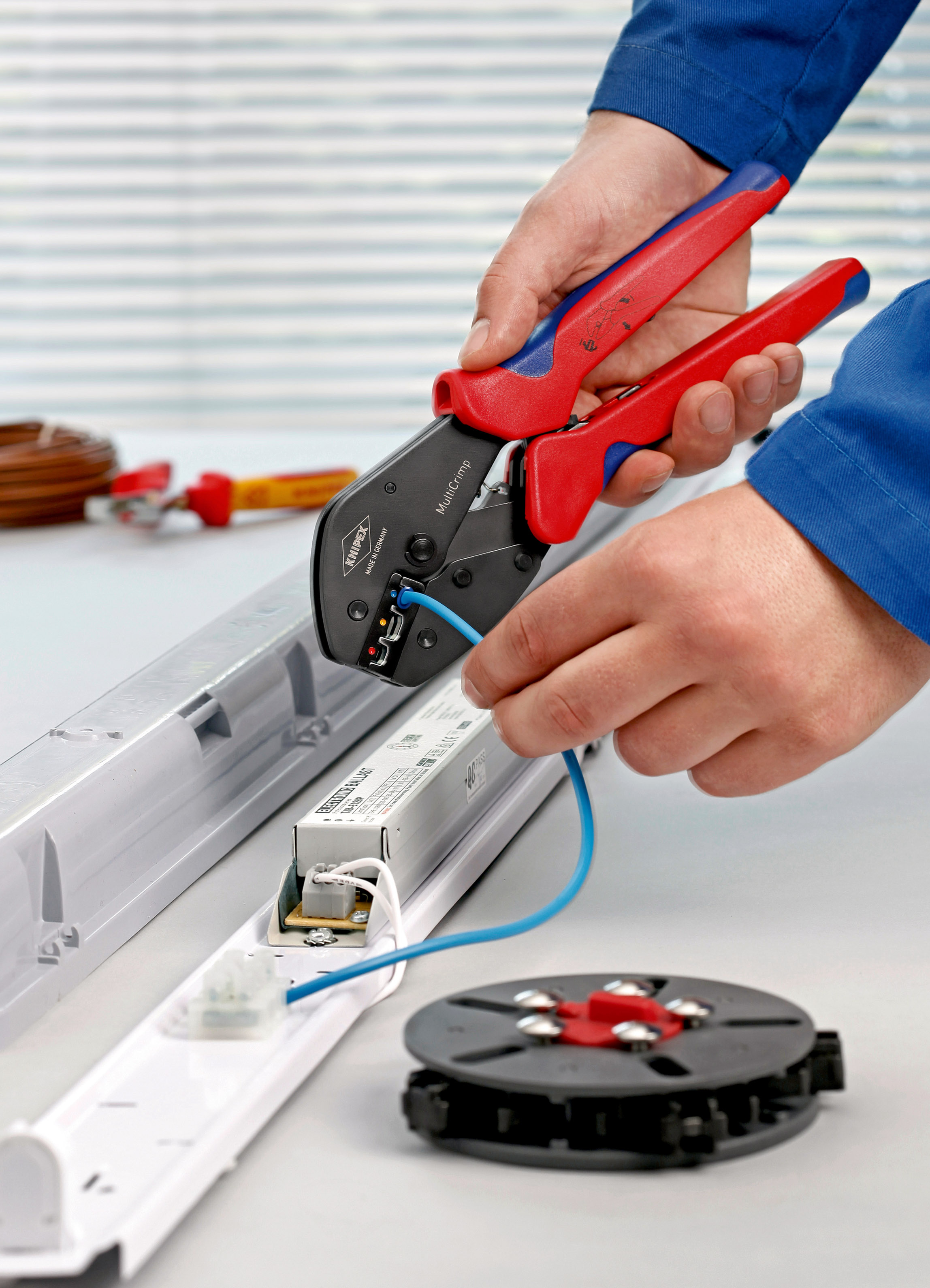 Pince a sertir multicrimp® 250mm 5 matr. KNIPEX - 97 33 02