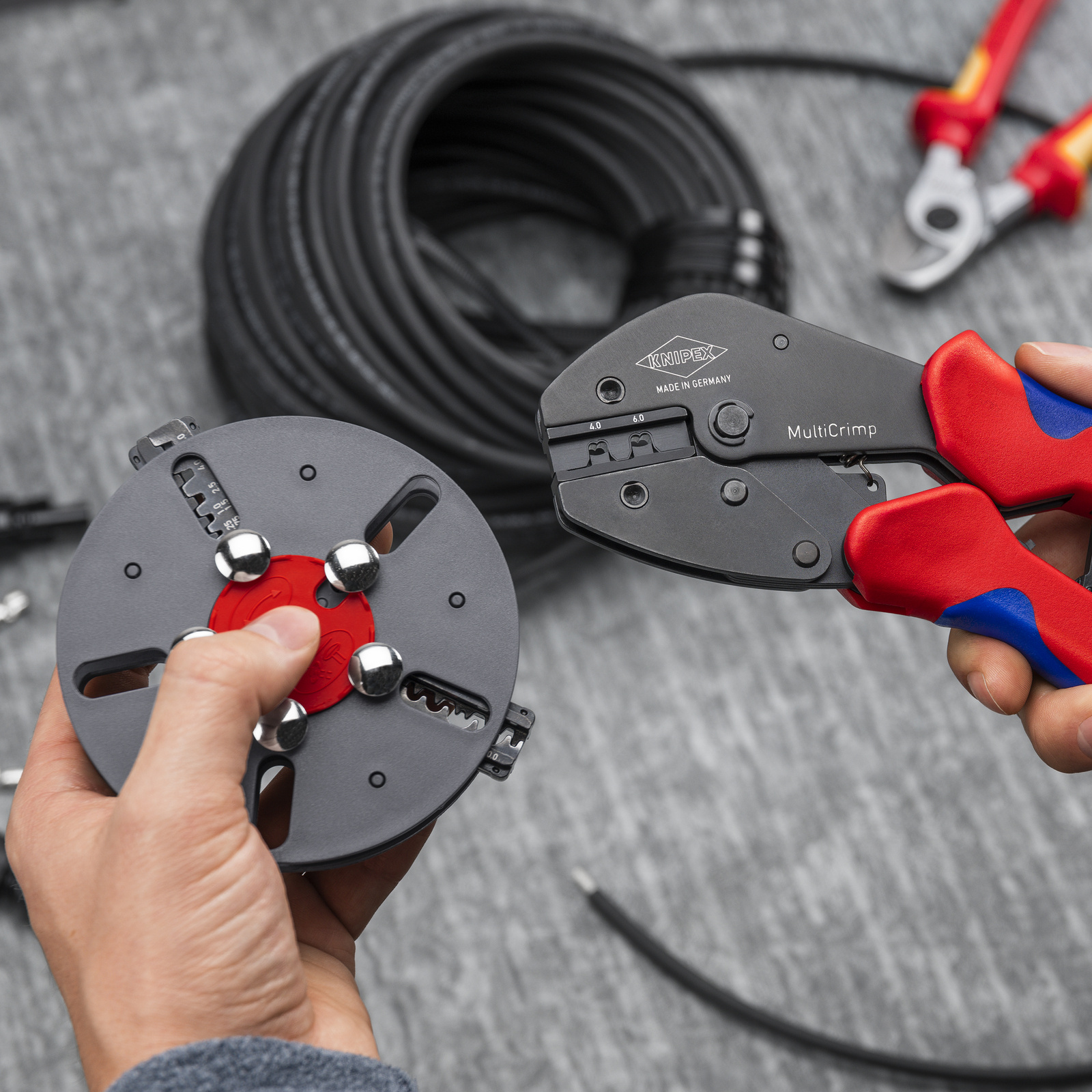 Pince à sertir MultiCrimp 250mm - Bi-matière - Fournie avec 3 matrices - SC KNIPEX - 973303