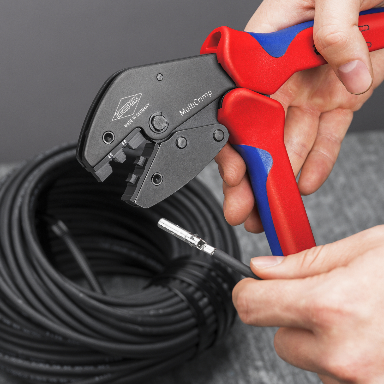 Pince à sertir MultiCrimp 250mm - Bi-matière - Fournie avec 3 matrices - SC KNIPEX - 973303