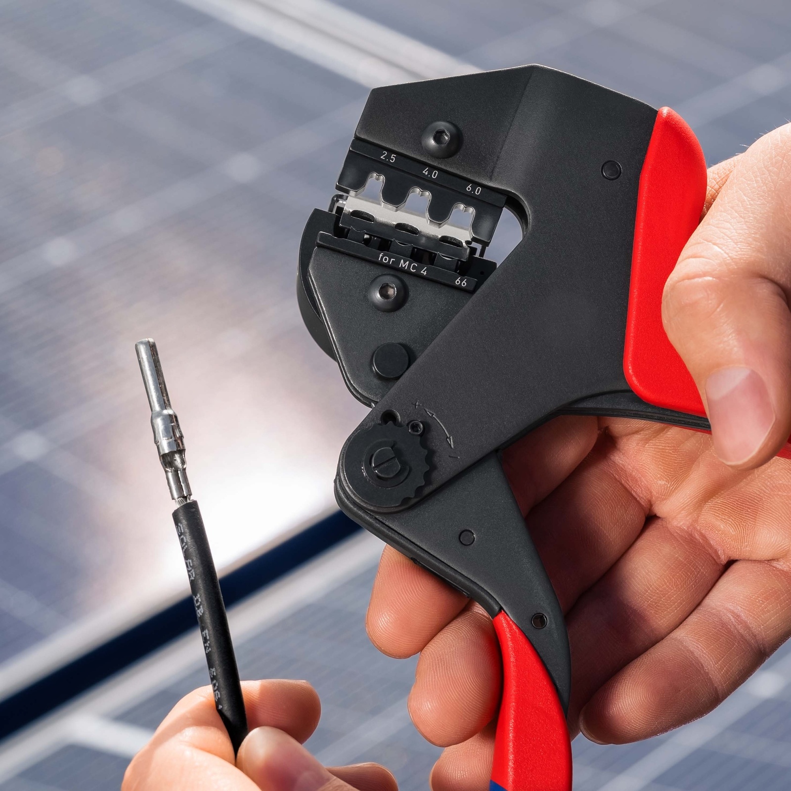 Pince à sertir 200mm EVO2 + matrice connecteurs solaires MC4 EVO2 - Bi-matière KNIPEX - 974366EVO