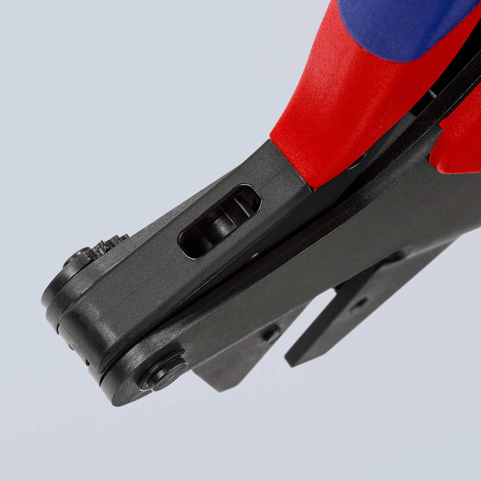 Pince à sertir universelle pour contacts photovoltaïques MC4 2 5 / 4 / 6mm² KNIPEX - 974366