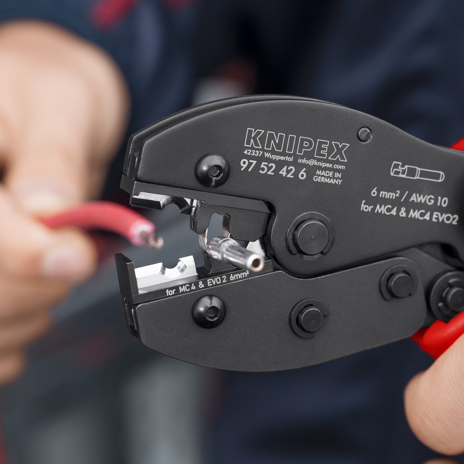 Pince à sertir photovoltaïque. 6mm² PreciForceMC4 KNIPEX - 9752426
