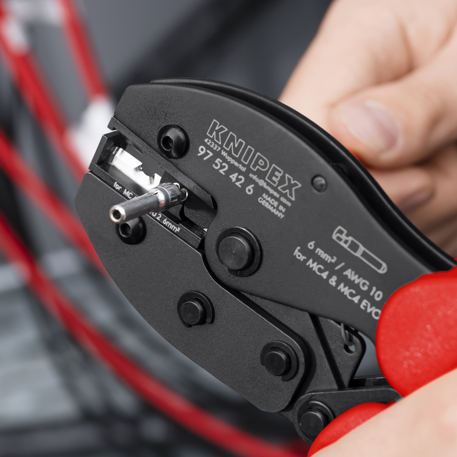 Pince à sertir photovoltaïque. 6mm² PreciForceMC4 KNIPEX - 9752426