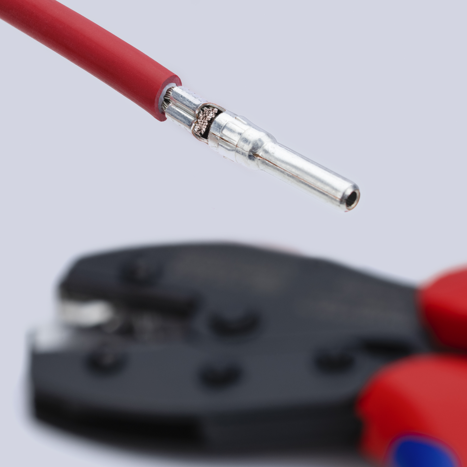 Pince à sertir photovoltaïque. 6mm² PreciForceMC4 KNIPEX - 9752426