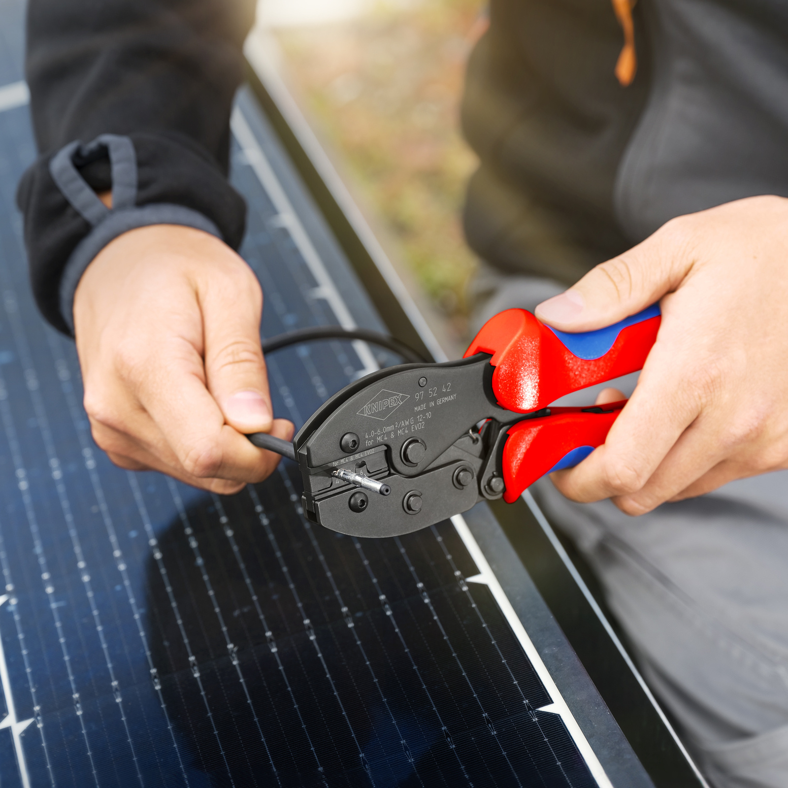 Pince à sertir PreciForce pour contacts photovoltaïques MC4 / MC4 Evo2 4 - 6mm² KNIPEX - 975242