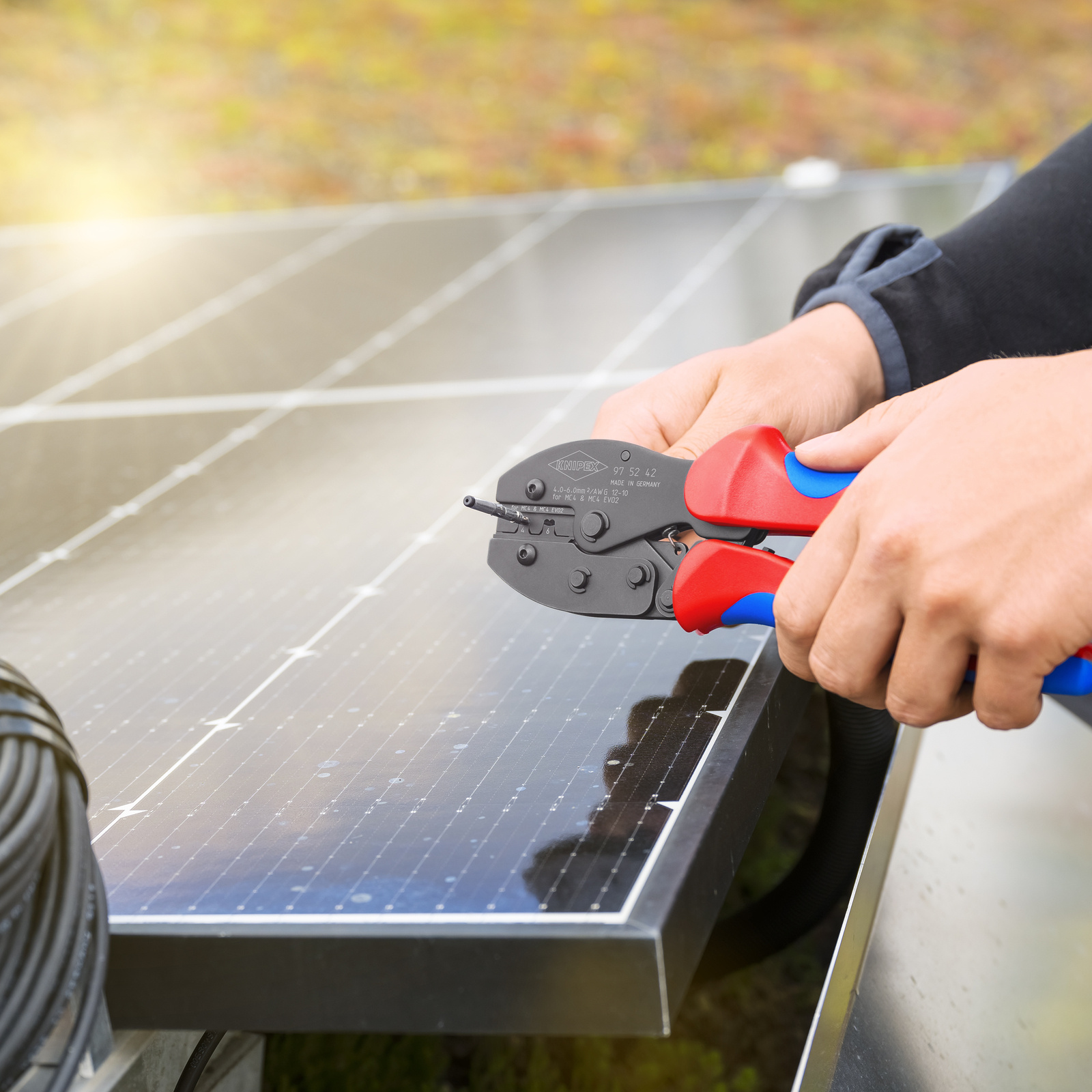 Pince à sertir PreciForce pour contacts photovoltaïques MC4 / MC4 Evo2 4 - 6mm² KNIPEX - 975242