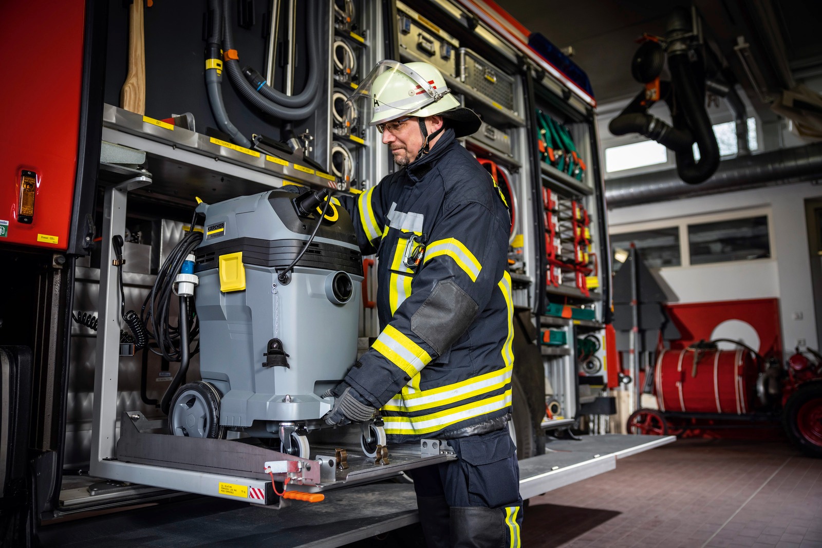 ASPIRATEUR EAU ET POUSSIÈRES NT 50/1 Mwf EU - KARCHER - 1.148-472.0