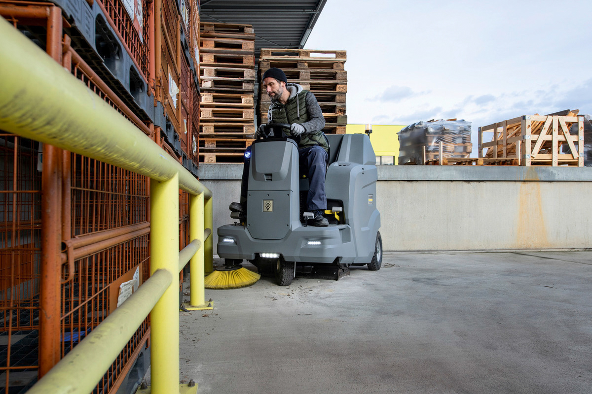 balayeuse autoportée KM 100/120 R G KÄRCHER - 1.280-171.0