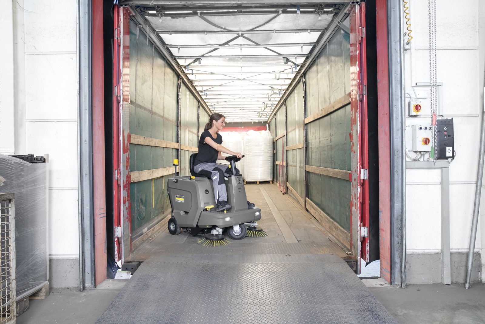 Balayeuse autoportée KM 85/50 R Bp Pack 80Ah Li+FC - KÄRCHER - 1.351-129.0