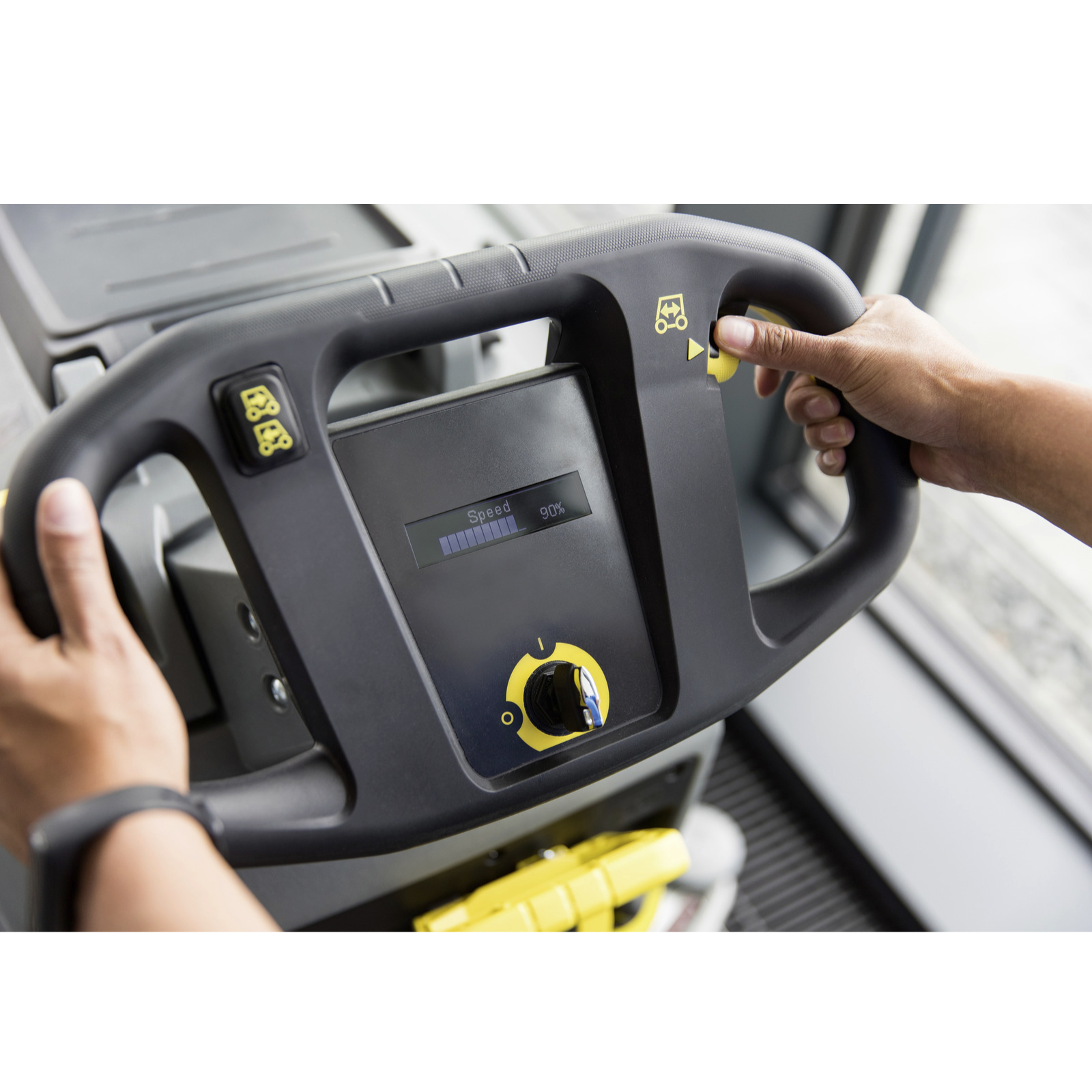 Autolaveuse KÄRCHER autotractée à batterie BD 50/55 W Classic Bp Pack 105Ah 1.127-063.0
