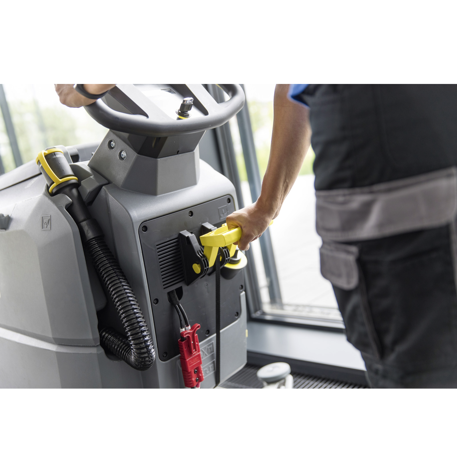 Autolaveuse KÄRCHER autotractée à batterie BD 50/55 W Classic Bp Pack 105Ah 1.127-063.0