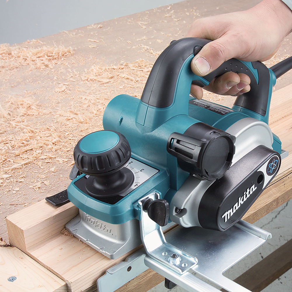 RABOT MAKITA 1050 W 82 MM + COFFRET MAKPAC KP0810CJ