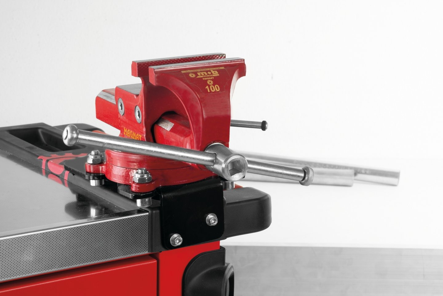 Etau qualité Magnat 100 rouge pour servante Cockpit - MOB OUTILLAGE - 646910001R