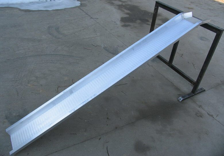 PAIRE DE RAMPES DE CHARGEMENT METALMEC 050X246X2500 AVEC BORDS - MM050B02525