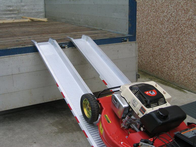 PAIRE DE RAMPES DE CHARGEMENT METALMEC 050X246X3500 AVEC BORDS - MM050B02535