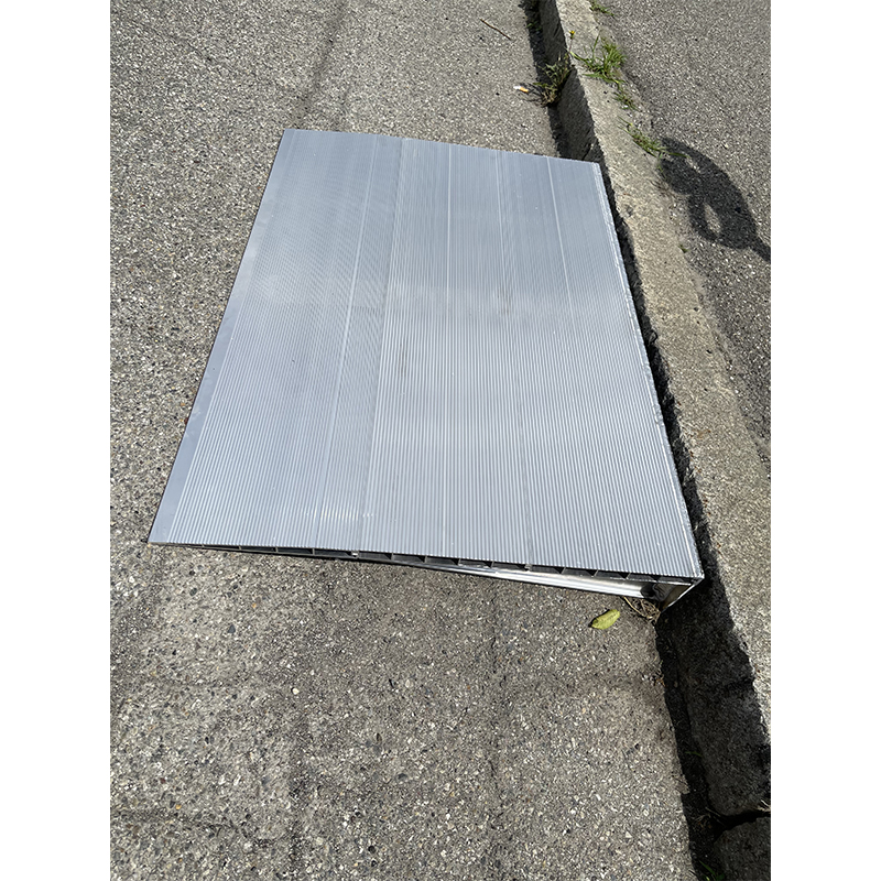 Rampe d'accès haute résistance type coin 140x950x1030 mm - 1000kg - METALMEC - MM561S00140
