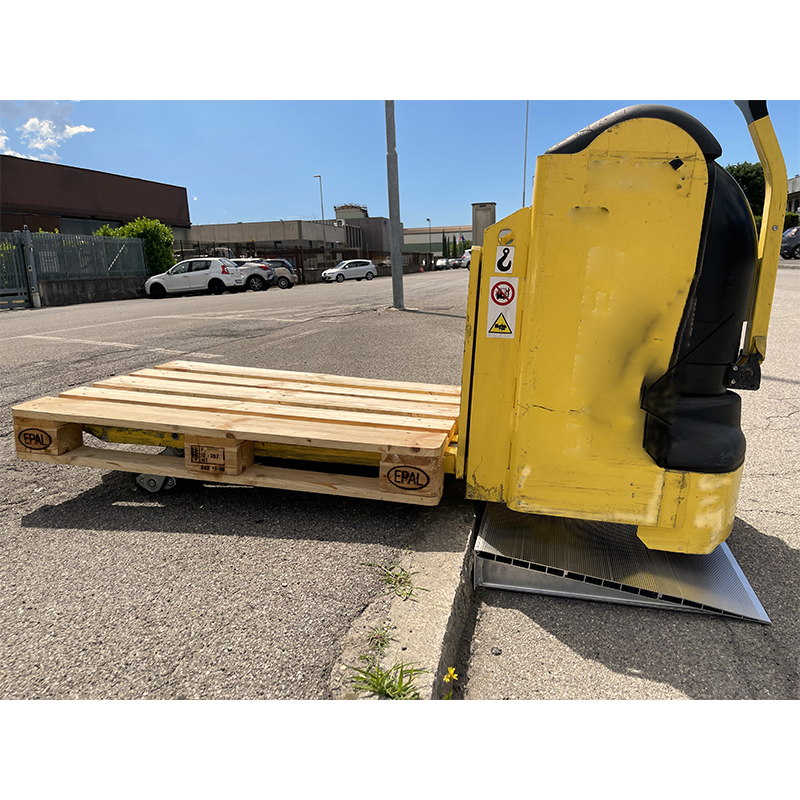 Rampe d'accès haute résistance type coin 145x950x1030 mm - 1000kg - METALMEC - MM561S00145