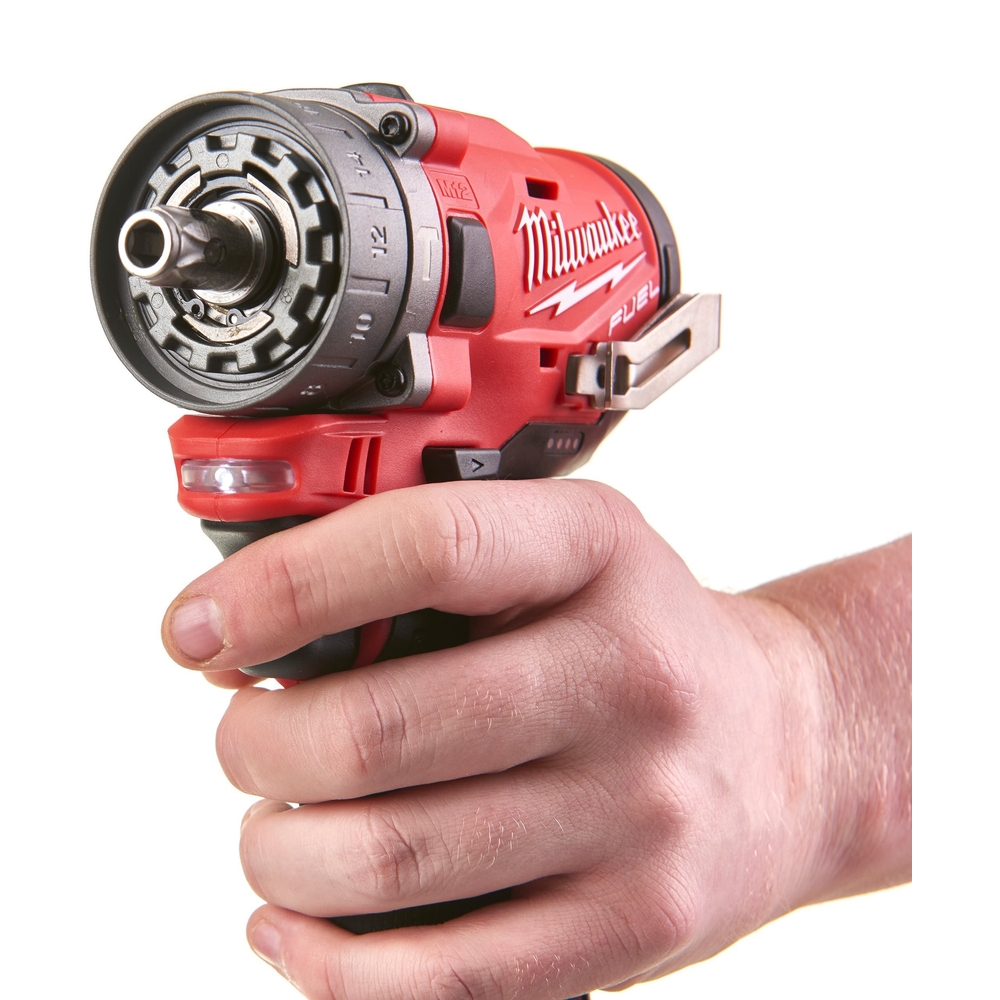 Perceuse à percussion 6 en 1 M12 FUEL MILWAUKEE avec mandrins amovibles 4933464138