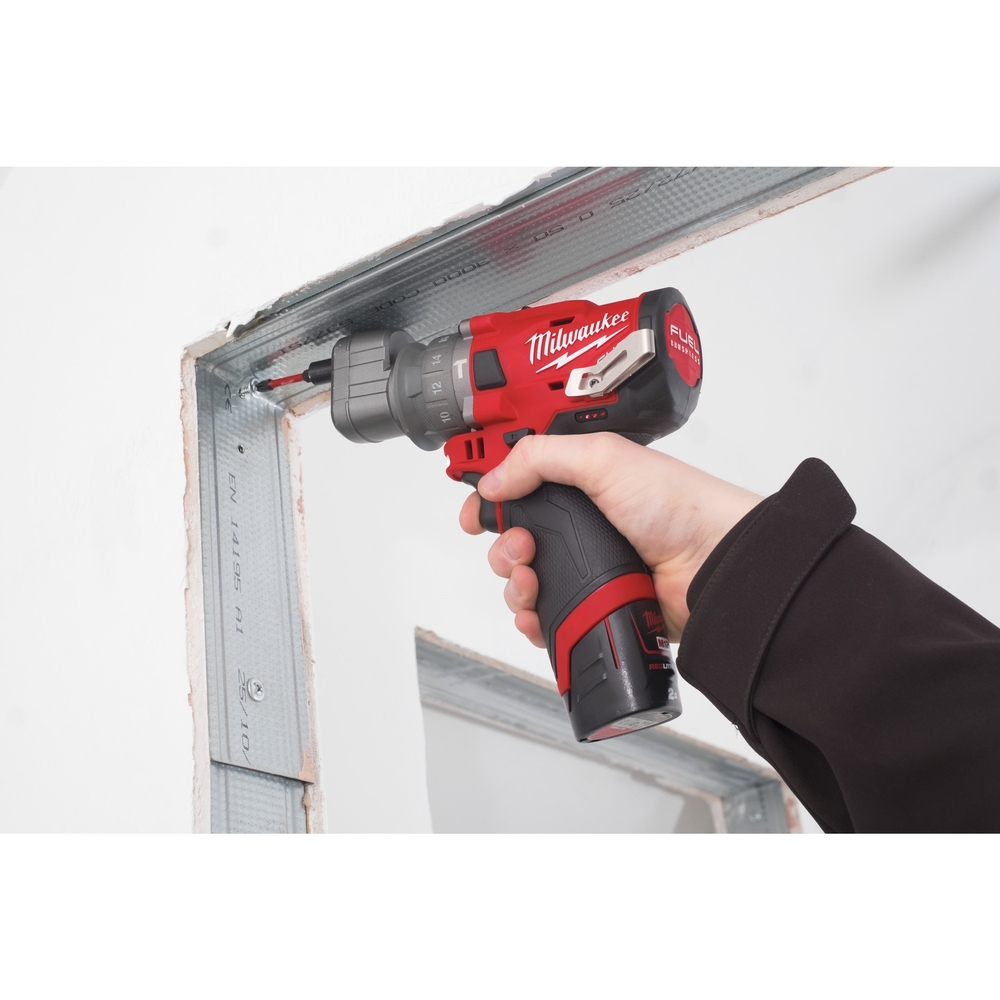 Perceuse à percussion 6 en 1 M12 FUEL MILWAUKEE avec mandrins amovibles 4933464138